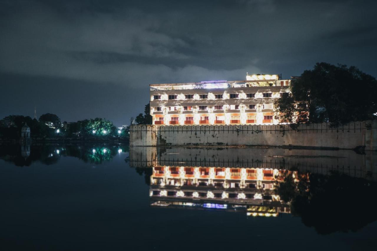 Rajdarshan - A Lake View Hotel In Удайпур Экстерьер фото